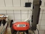 a machine that is sitting on a table in a room