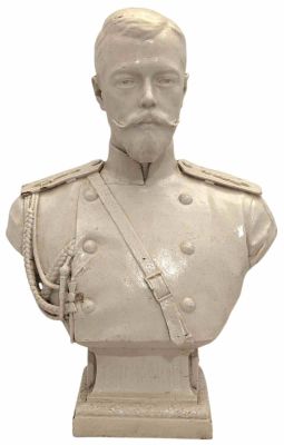 statue représentant le buste d'un homme en uniforme militaire