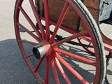 une calèche garée sur le parking