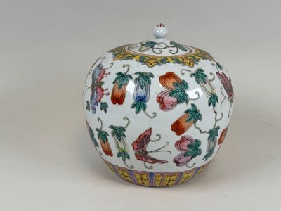 CHINE, XXe. Pot à gingembre couvert en porcelaine polychrome… - Photo 1