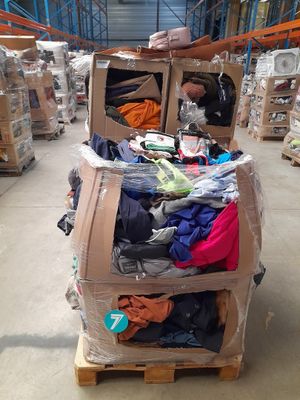 LOT DE SOLDERIE DONT VETEMENTS + SOUS VETEMENTS DONT 6 PUMA + SAC - Photo 1