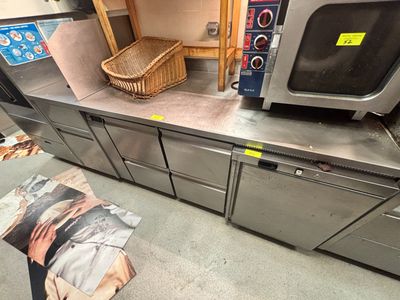 1 tour réfrigéré inox 4 tiroirs avec plan de travail a dosse…