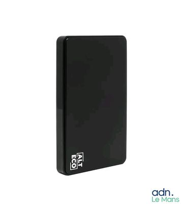 un gros plan d'une batterie externe noire sur fond blanc