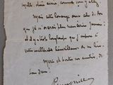 un vieux morceau de papier sur lequel on a écrit, posé sur une table