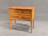 une image représentant une petite commode en bois sur fond gris