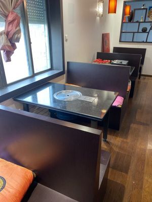 Lot comprenant : - 5 tables à cuisson intégrée pour fondue c…