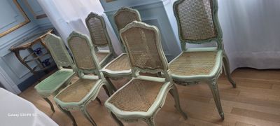 Neuf chaises cannées en bois laqué céladon. Style Louis XV