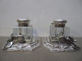 paire de salières et poivrières plaquées argent avec cuillères et cuillères