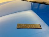 a sticker on the hood of a car that says vauto