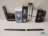 beaucoup de produits de maquillage sur la table