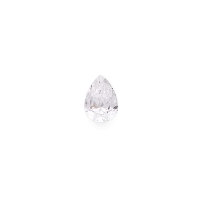 gros plan d'un diamant blanc sur une surface blanche