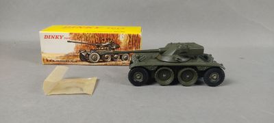 DINKY TOYS. Engin blindé de reconnaissance Panhard, ref : 82…