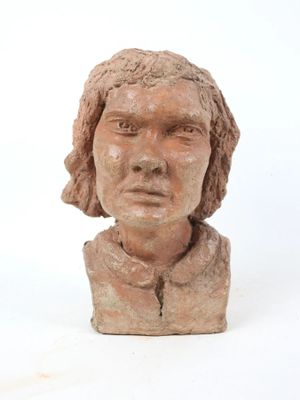 L. Doloire (XXe). Buste de femme en terre cuite, signée à la…
