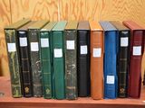beaucoup de livres sur une étagère