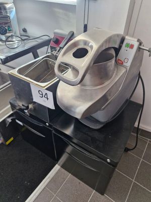 a machine that is sitting on a counter in a kitchen