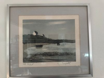 une photo d'une photo d'un bateau dans l'eau