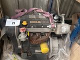 une photo d'un petit moteur dans un entrepôt