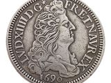 une pièce de monnaie en argent portant un visage de femme