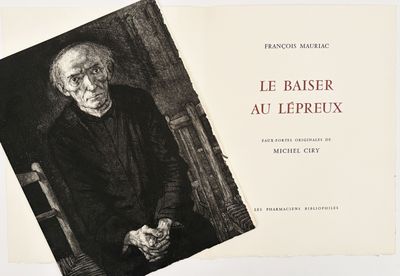 une image représentant un livre sur lequel figure la photo d'un homme assis sur une chaise