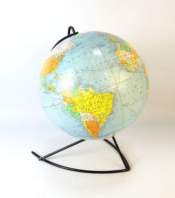 Globe terrestre Girard et Barrère, échelle 1/40.