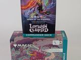 Deux boîtes de cartes « Magic : The Gathering » sont empilées l'une sur l'autre