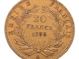 gros plan d'une pièce de monnaie sur fond blanc