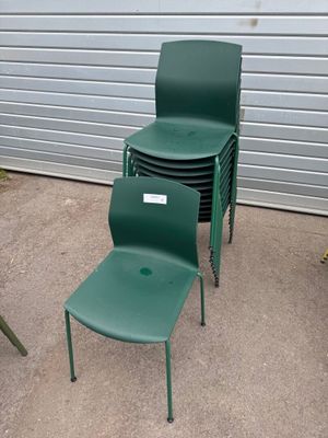 Lot de 12 chaises AKABA de couleur vert sapin