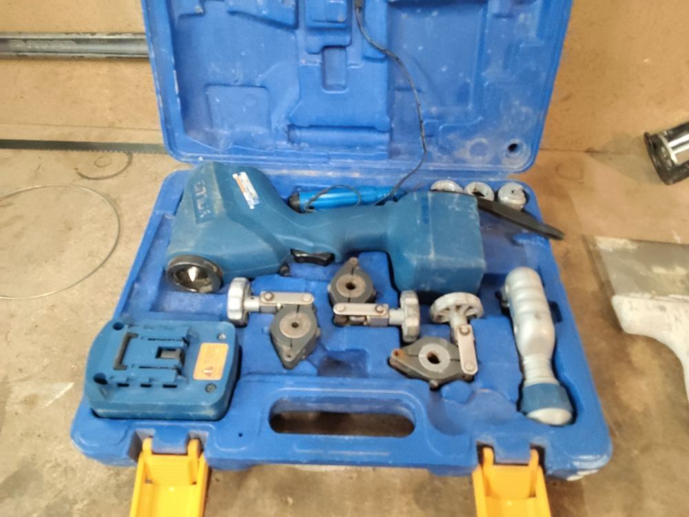 1 machine a encolures