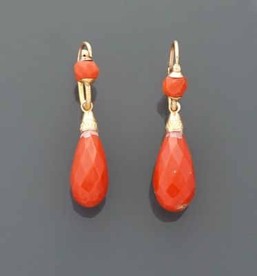 Paire de pendants d'oreilles en or jaune 18K 750 millièmes à…