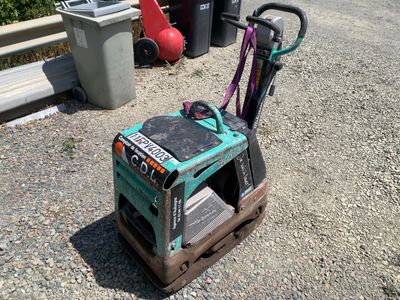 a small machine that is sitting on the ground