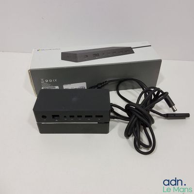 une boîte sur laquelle figurent un chargeur et un cordon d'alimentation