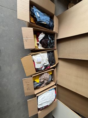 Palette de vêtements femme – Environ 75 kg