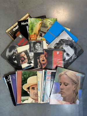 Lot de disques 33T, majoritairement d'artistes français dont BREL, SAN - Photo 1