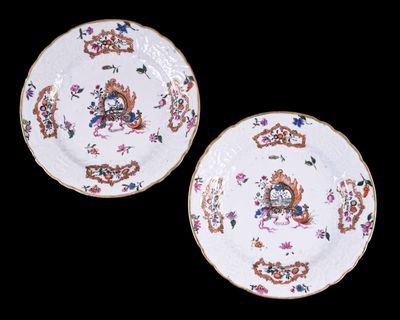 paire d'assiettes en porcelaine chinoise ornées de fleurs et d'oiseaux
