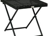 un gros plan sur une petite table noire sur fond blanc