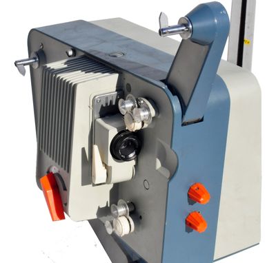 une image d'une machine sur le côté de laquelle est fixée une caméra