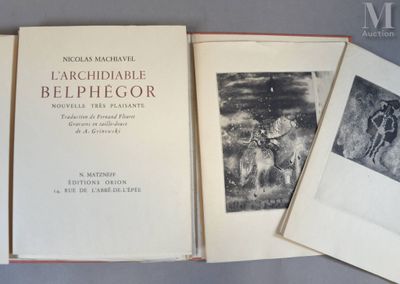 Trois livres sont posés sur une table ; l'un d'entre eux comporte l'image d'un homme à cheval et l'autre celle d'un cheval.