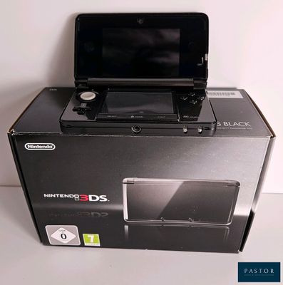 une console Nintendo Wii posée sur une boîte