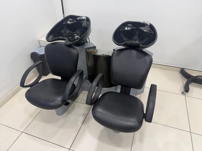 Paire de bacs à shampoing professionnels noirs avec sièges i…