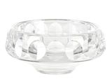 un saladier en verre transparent sur fond blanc