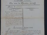 un vieux document sur lequel figure la photo d'un homme
