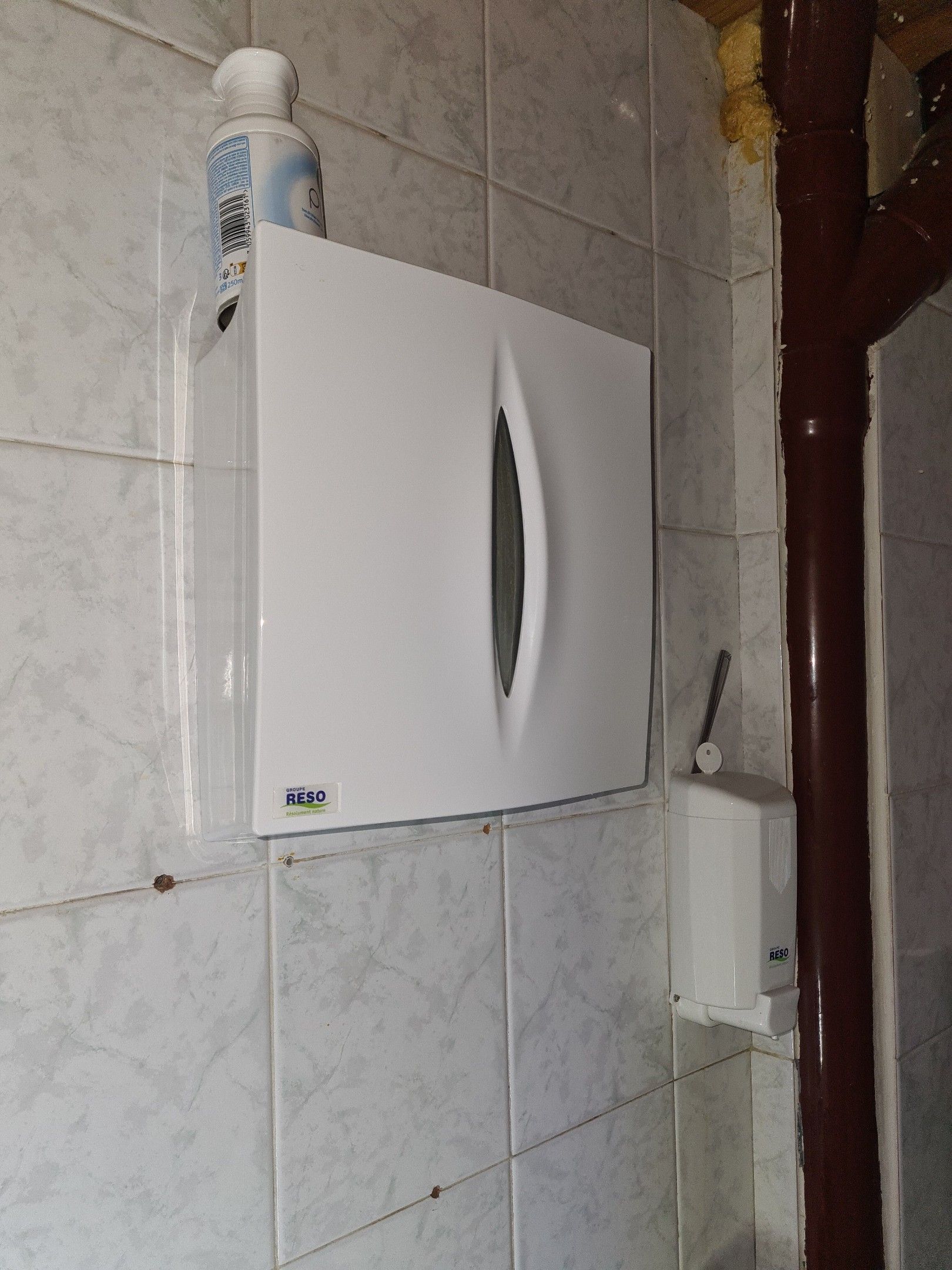 A31 : 5 distributeurs à papier+ 4 distributeurs à savon + 5 …