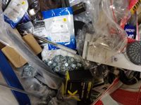 1/2 Palette BRICOLAGE / OUTILLAGE / PLOMBERIE / AUTOMOBILE -… (photo 2)