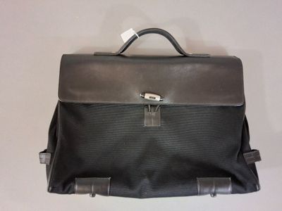 MONTBLANC. Sacoche ou cartable en toile et box noir.