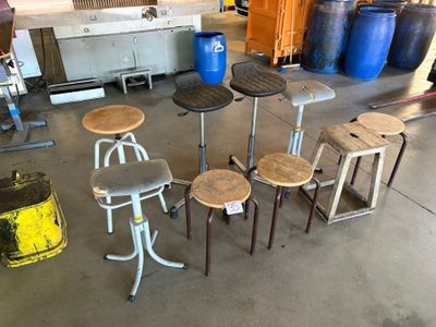 TABOURETS d'atelier - Photo 1