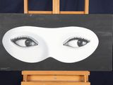 une photo en noir et blanc des yeux d'une femme