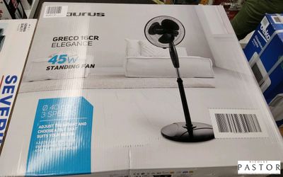 une boîte surmontée d'un ventilateur dans un magasin