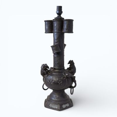 Japon, XXe siècle Vase balustre à long col, sur piédouche, e…