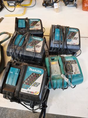 many makitas that are sitting on a table