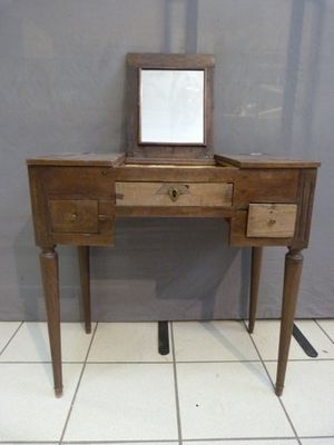 Coiffeuse en chêne rustique ouvrant par trois tirois et un a…